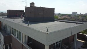 Copertura in guaina di un condominio