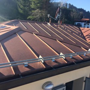 Copertura in lamiera di alluminio aggraffata verniciata bronze