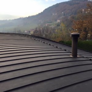 Copertura in rame aggraffato con comignolo in rame
