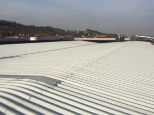 Copertura industriale con pannelli metallo