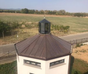 Copertura di edificio ottagonale in metallo aggraffato