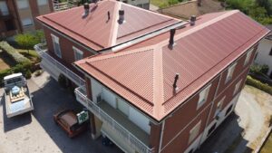 Doppia copertura in lamiera grecata rosso coppo