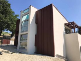 Rivestimento facciate e copertura in alluminio per edificio pubblico