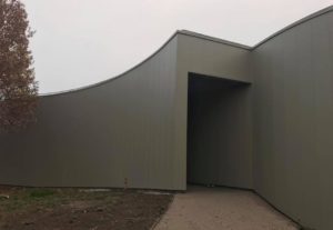 Rivestimento facciate edificio industriale con pannelli di alluminio